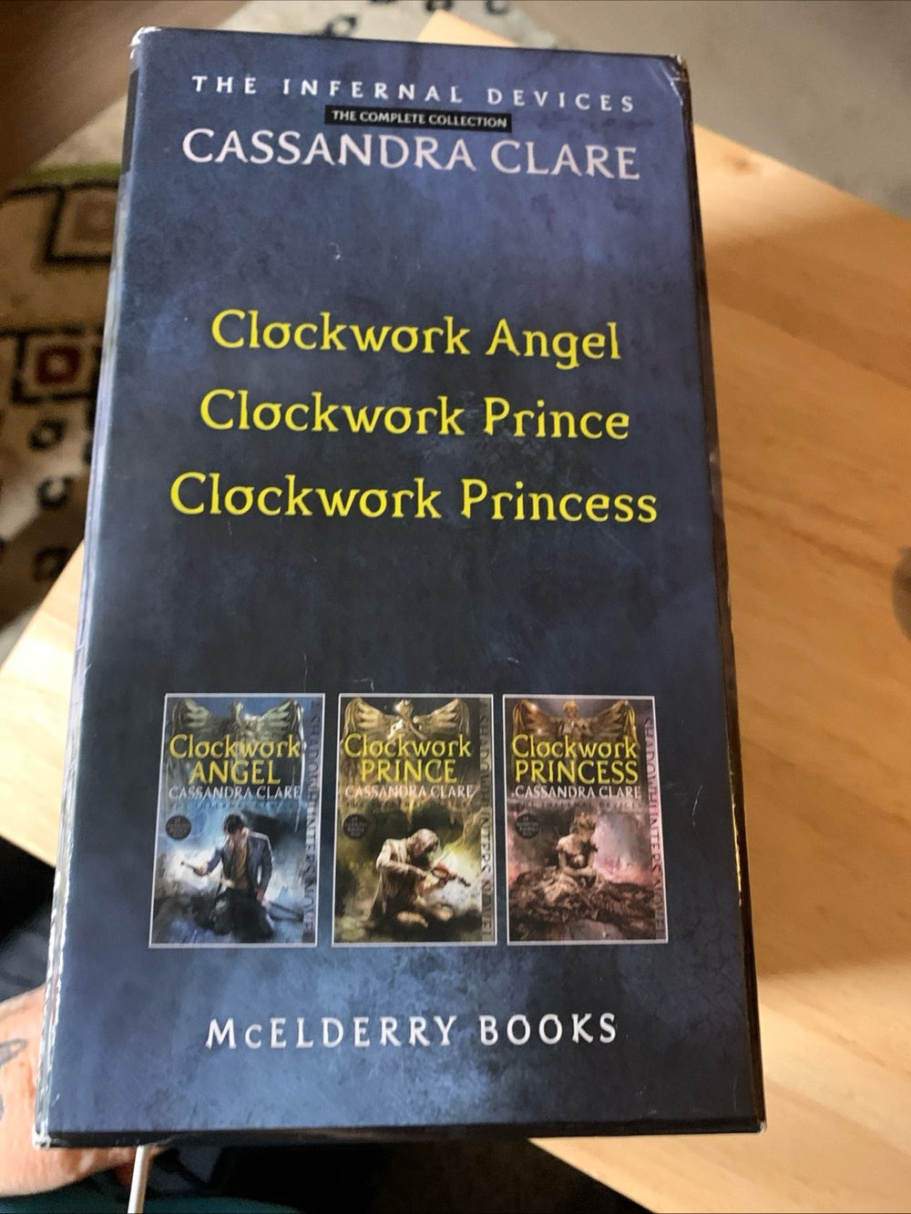 Infernal Devices, the Complete Collection (Boxed Set) : Clockwork Angel;... - Picture 3 of 11